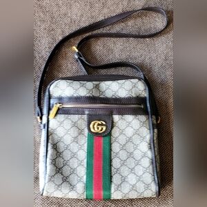 Gucci Beige GG Supreme Crossbody Purse with Green/Red.